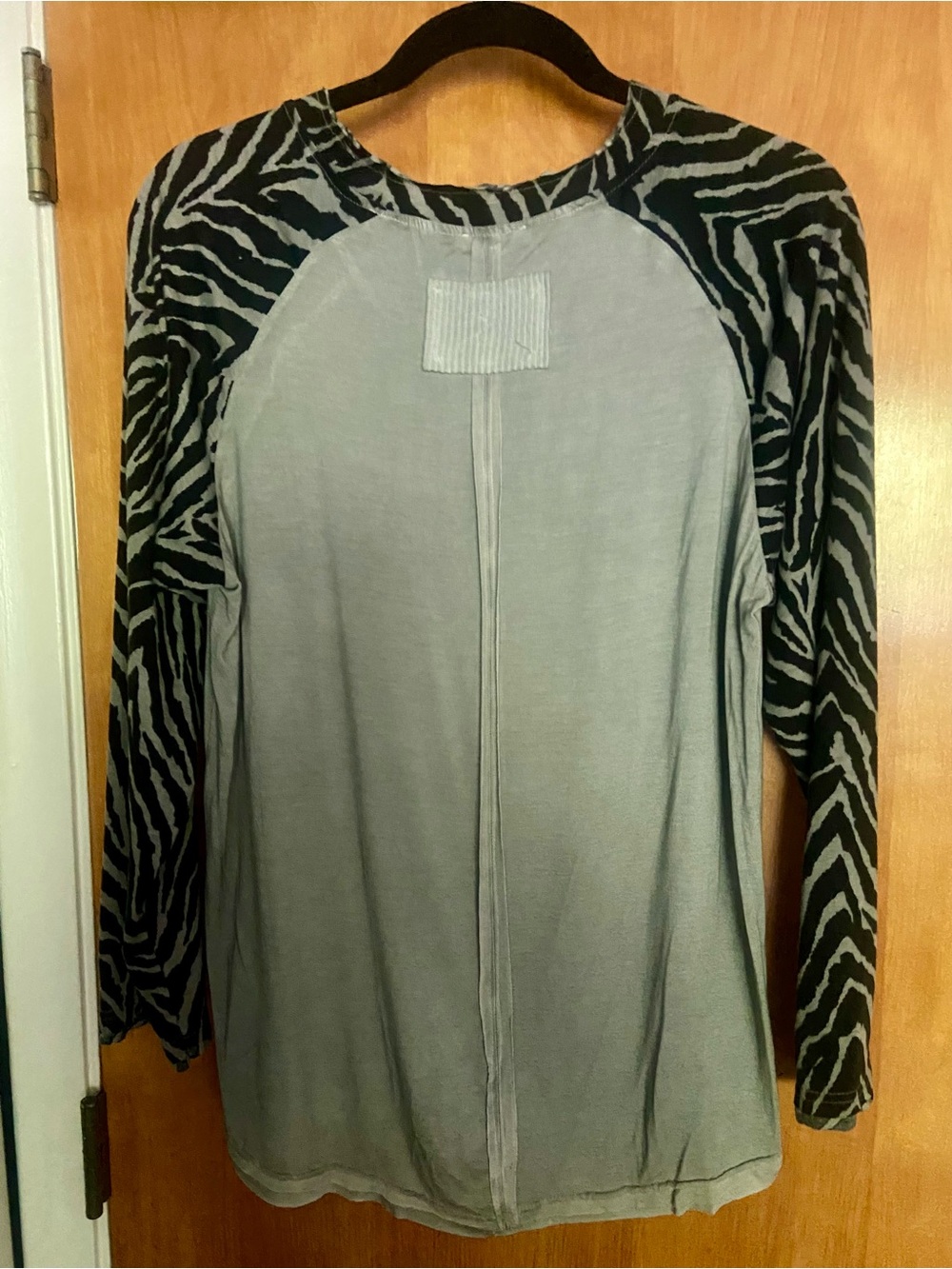 🦓🩶POL Grey Raglan Long-Sleeve Top with Black Zebra-Print Sleeves - Picture 5 of 6